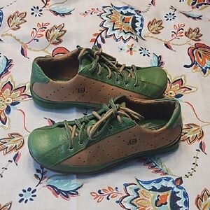 Born W8:39 Leather Athletic Walking Shoes